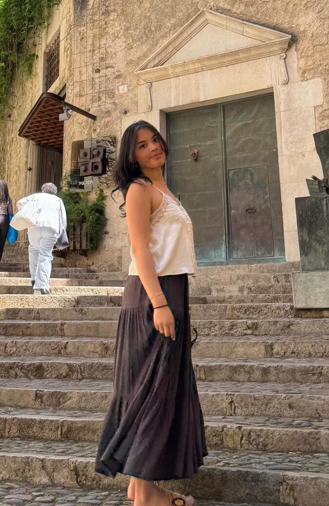 Alexia Zaidi posing on stairs