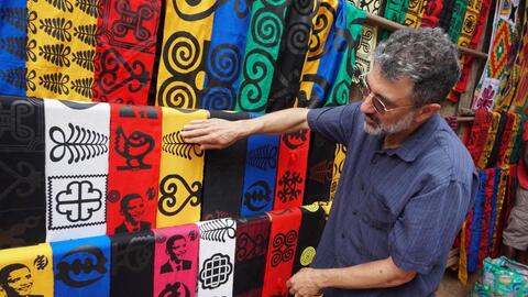 Ron Eglash examines patterned textiles. 